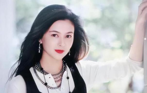 62歲關之琳晚年以狗為伴！婚姻情感！